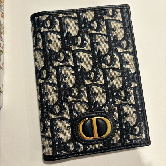 Authentic Dior passport holder- brand new - Picture 6 of 6